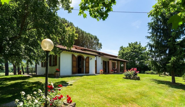 Farmhouse in Tuscany with Panoramic Pool