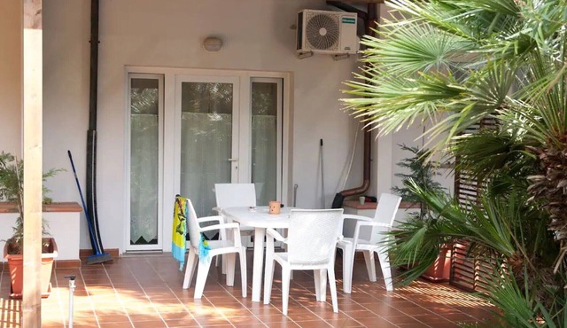 Farmhouse 'Appartamento Vicino Al Mare' with Private Garden, Wi-Fi and Air Conditioning