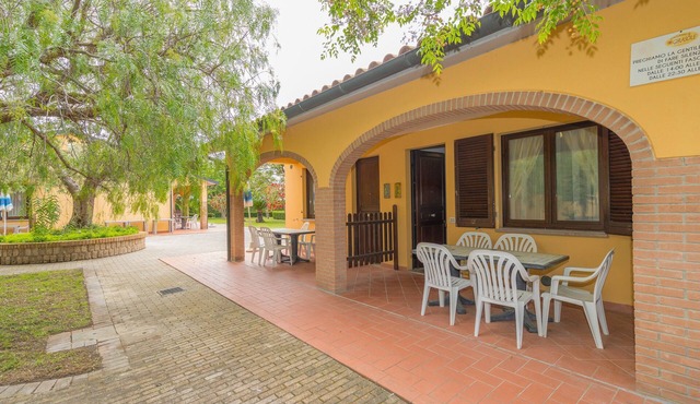Farmhouse "Il Girasole - Malva" with Shared Pool, Shared Garden & Wi-Fi