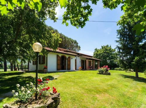 Farmhouse in Tuscany with Panoramic Pool