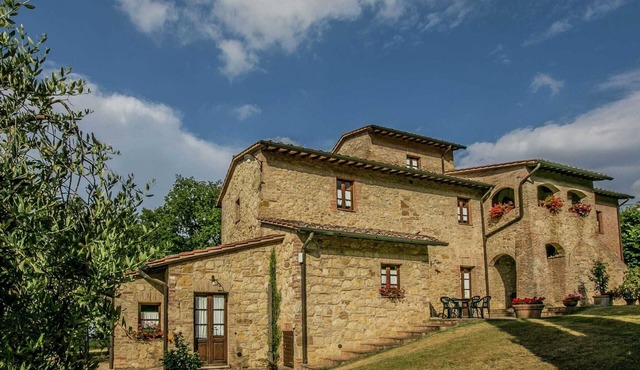 Farmhouse Montepulciano near Vineyards Pool