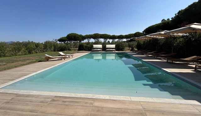 Farmhouse 'Villetta Fiume' with Shared Pool, Wi-Fi and Air Conditioning