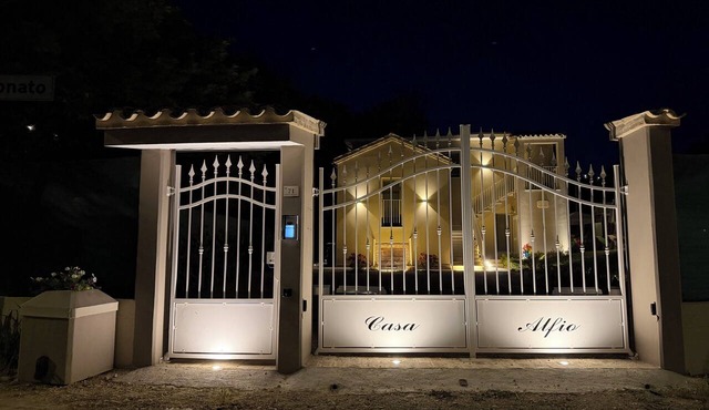 Fully equipped apartment in a prime location with a pool and garden, just 5 minutes from the beach in Marche