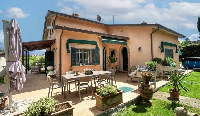 GuestHost - Beautiful apartment located in a shared villa, equipped with all the comforts to accomodate up to 4 people, including a large patio equipped to enjoy unmissable moments of relaxation. The accommodation is furnished with great taste and boasts