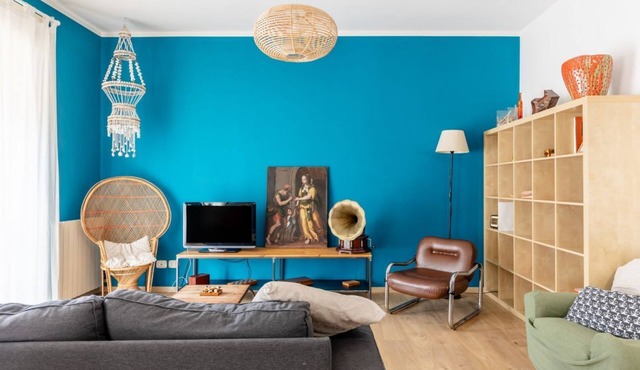 GuestHost - Colorful apartment with balcony, able to comfortably accommodate 4 people thanks to two double bedrooms and all the comforts for a pleasant stay. The accommodation boasts two panoramic views of the Umbrian hills and is located in a quiet resi