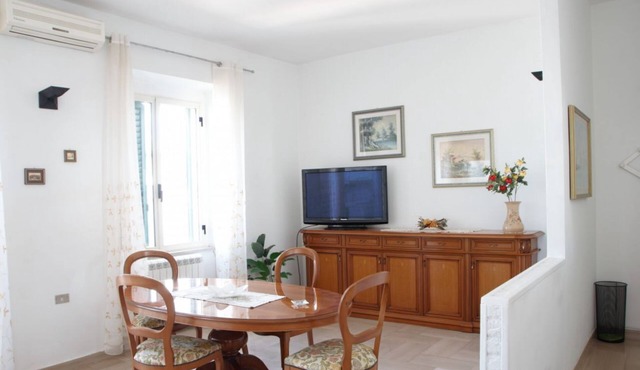 GuestHost - Comfortable 75 sqm apartment, accommodating up to 3 people, located on the second floor of a building without an elevator.The property is located in Grumo Appula, a typical inland village in Puglia, rich in history and equipped with every com