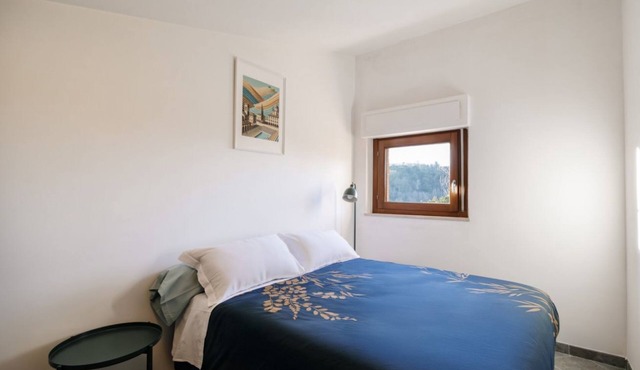 GuestHost - Comfortable 91 sqm two- floor modern flat (with internal spiral staircase), 5 min walk from the Colonna San Marco stop, which connects it to the historical centre. With two bedrooms, two bathrooms and a living room, it can accommodate 5 peopl in Siena