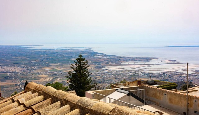 GuestHost - Erice's Lovely Apartment with Balcony and Terrace