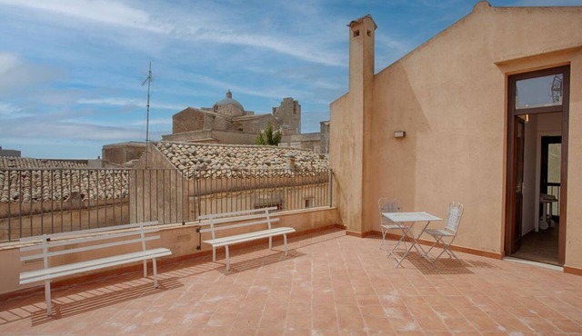 GuestHost - Erice's Lovely Apartment with Balcony and Terrace