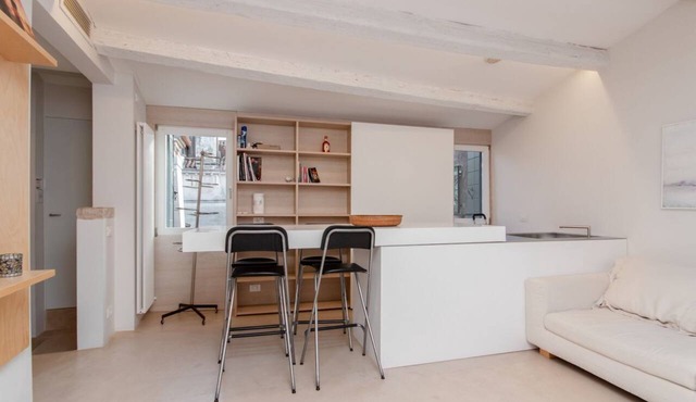 GuestHost - St. Mark's Square Cozy Retreat with Terrace