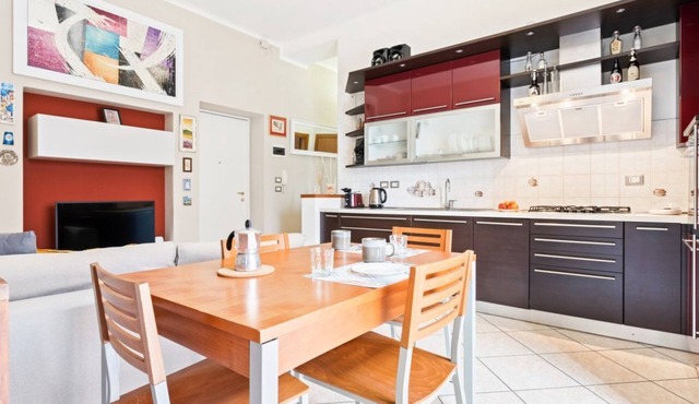 GuestHost - The apartment is located on the first floor of a building without a lift.There are 31 steps.In 50 square meters of space, it comfortably accommodates 2 people, with a double bedroom and a sofa in the living room.Balcony. Free uncovered parkin