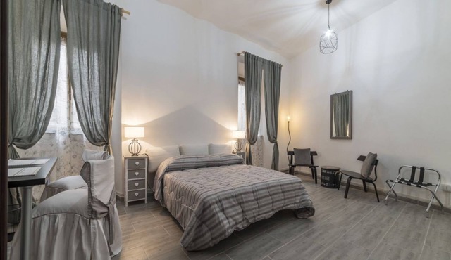 GuestHost - This spacious 180sqm apartment with four bedrooms is able to accommodate up to 8 people. Located on the first floor (with elevator) of a restored period building, the apartment overlooks the private park of Villa Albani, one of the most beaut
