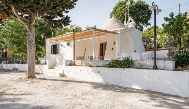 GuestHost - Trullo Bella Vista x4 with patio and parking space