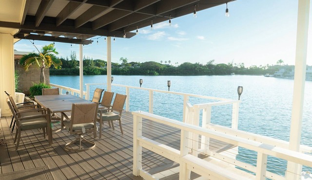 Hale Kai Lily - Waterfront Hawaiian Paradise in Honolulu