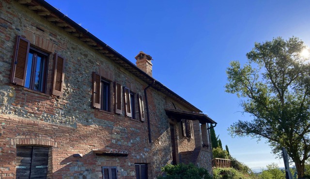Historic cottage immersed in nature and just a short walk from the lively town
