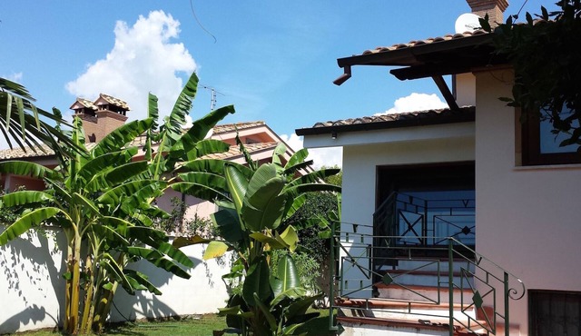Honeymoon House Rome Ostia hospitality in villa with garden