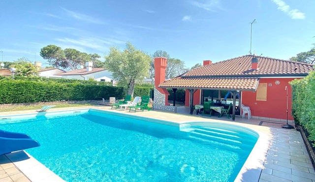 Holiday home Single villa with swimming pool in Isola di Albarella
