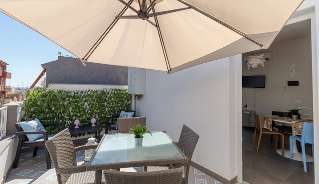 Holiday Home "La Dimora della Luna" with Sea View, Terrace and Wi-Fi