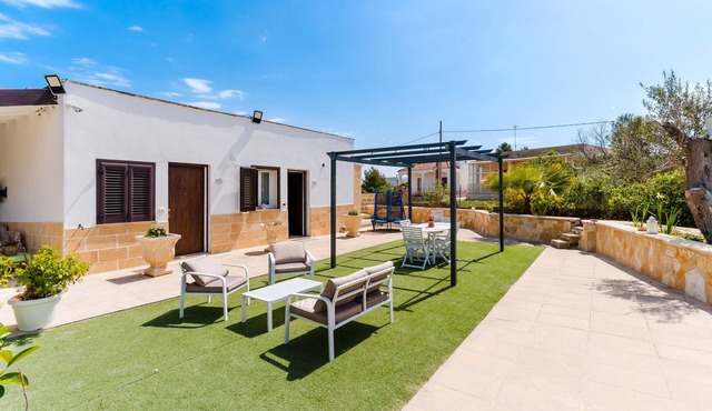 Holiday Home 'Nana 3pl' with Shared Garden and Air Conditioning