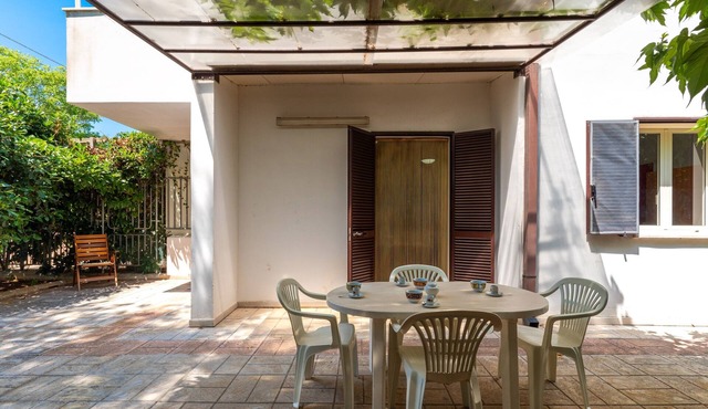 Holiday Home "Villetta Irlanda" with Garden & Wi-Fi