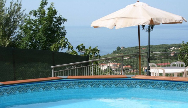 Holiday house in Cilento with pool and sea view
