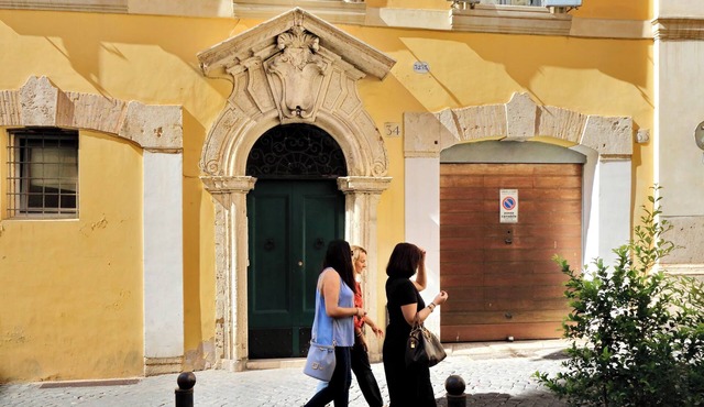 Home in Campo dei Fiori (Old Town)