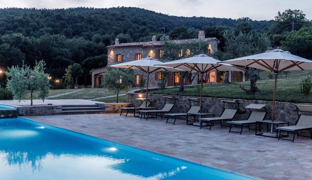 Homerez - Large villa for 16 pers. with pool, garden and terrace in Perugia