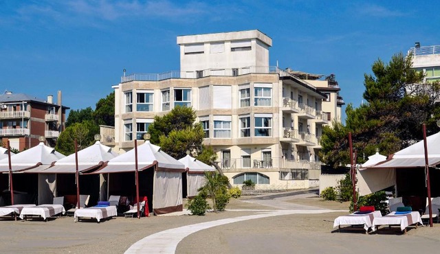Hotel Petit Palais