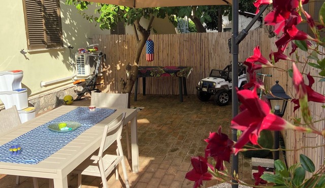 House with separate entrance and garden