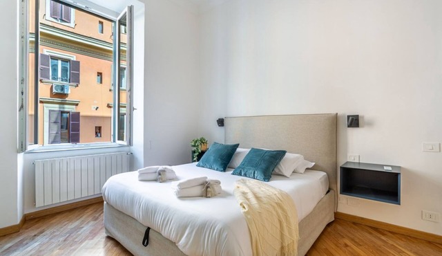 iFlat | Classic roman palazzo Fons Trevi A15