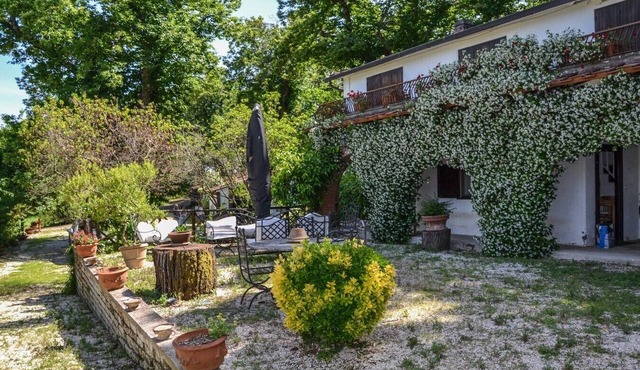 Il Casale dei Castagni - A Villa Surrounded by Greenery in Caprarola