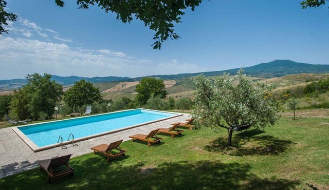 Il Cerro, independent residence sleeping 12 in Radicofani