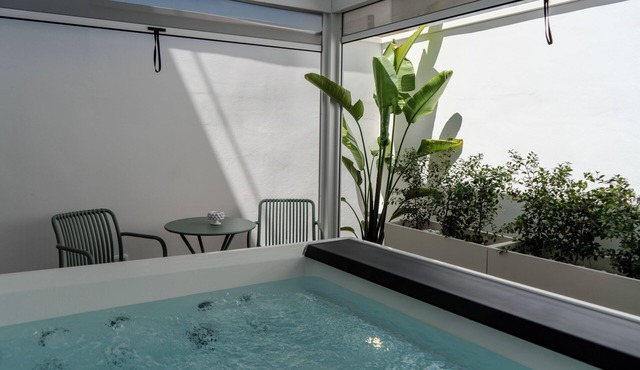 In the heart of Salento, suites with private hot tubs