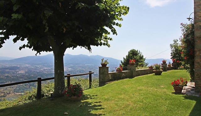 Indipendent villa with private pool and garden in Capannori