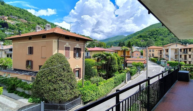 Holiday Home by Lake in Maccagno in Maccagno con Pino e Veddasca