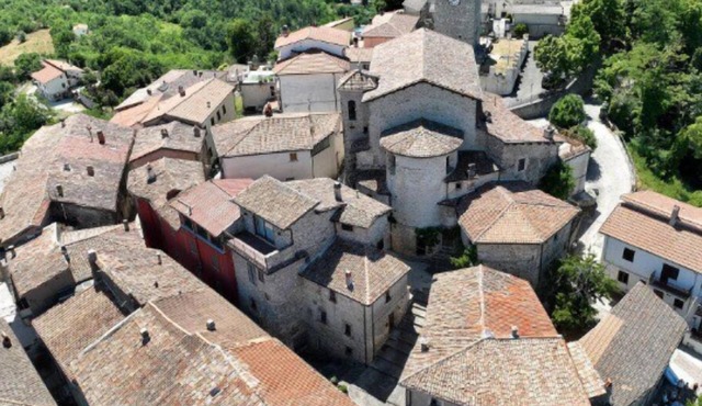 Adorable lodging in the Sabine mountains about an hour's drive from Rome.