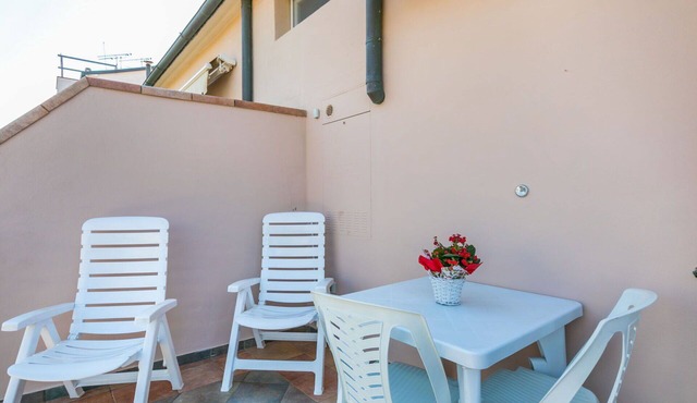 Lovely apartment for 6 people with A/C, WIFI, TV and balcony