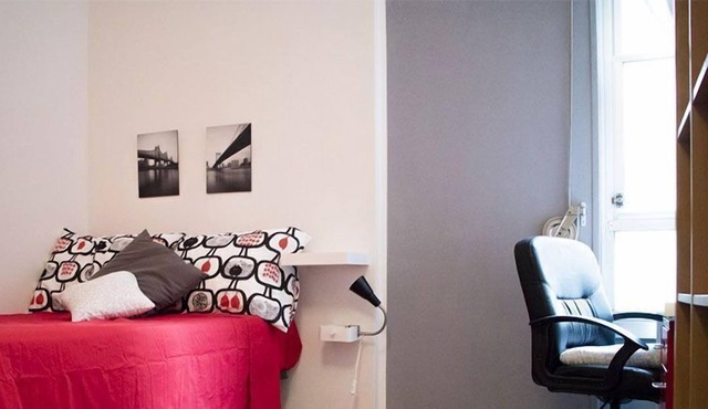 KAMCHŪ APARTMENTS: DOUBLE PRIVATE BEDROOM, close to TUBE, GARDEN view #G2