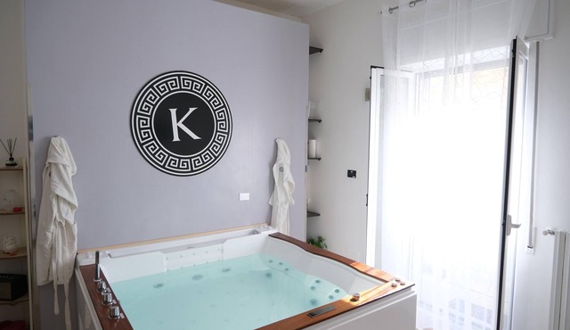 Kosmosuite with sauna and whirlpool in the room