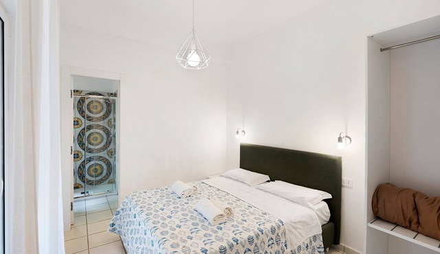 La Vesuviana – Standard Room 1 with Balcony, Wi-Fi, and Air Conditioning