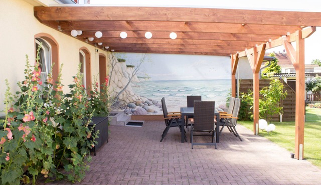 Located between Sassnitz & Binz and sleeps up to 6 people in Sassnitz
