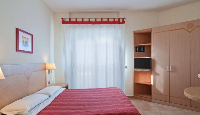 Long Stay Monthly Apartment near Rome I Triangoli with backyard