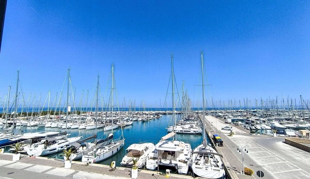 Lovely apartment for 6 people with A/C, WIFI, balcony and pets allowed