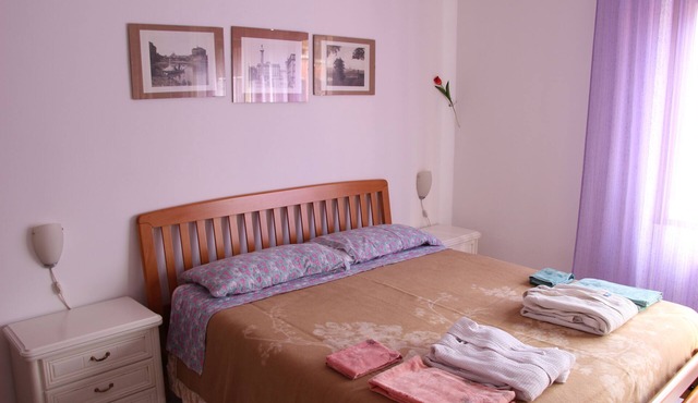 Lovely 2-bedroom rental unit, 5 minutes from metro