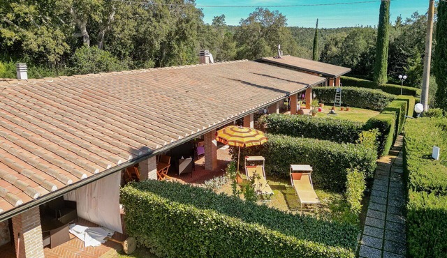 Lovely apartment in villa for 6 guests with WIFI, A/C, TV, terrace and pets allowed