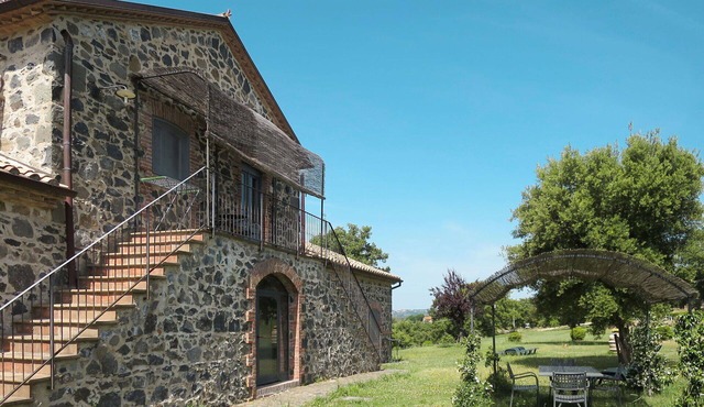 Lovely apartment in villa for 4 people with pool, TV, patio and pets allowed