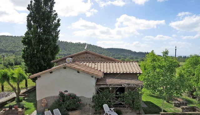 Lovely apartment in villa with pool, WIFI, TV, patio, pets allowed, panoramic view and parking