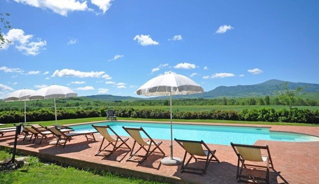 Lovely apartment for 4 people with pool, WIFI, TV and panoramic view, close to Montepulciano