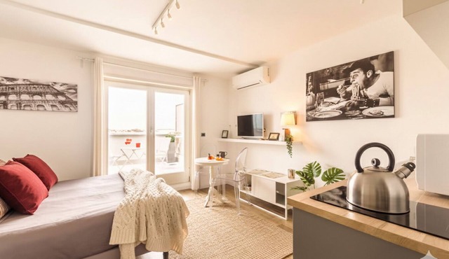 Lovely terrace near Trastevere Tiber view