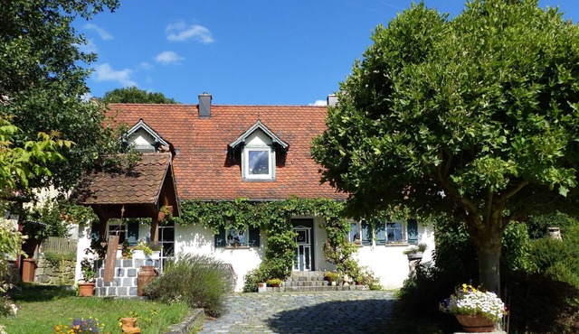 Lovingly Restored Farmhouse with Private Terrace, Garden & Wi-Fi in Heilsbronn in Heilsbronn